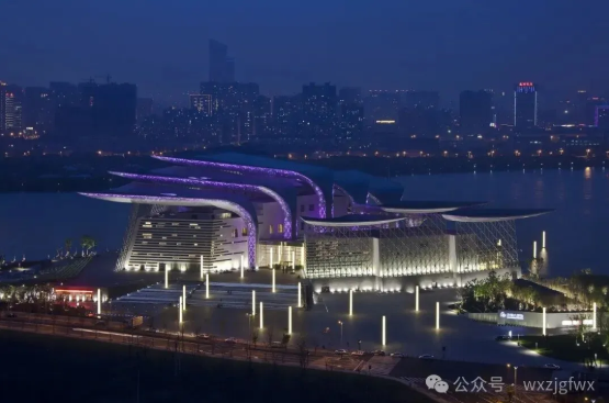 走进无锡大剧院：湖畔蝴蝶建筑的艺术与智慧｜读懂建筑系列